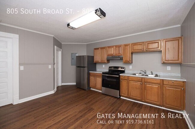 Building Photo - 805 S Broad St