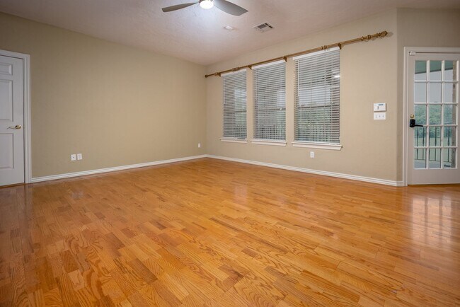 Building Photo - (5) Bed/(4.5) Bath + Study Avail NOW! Must-See Amenities!