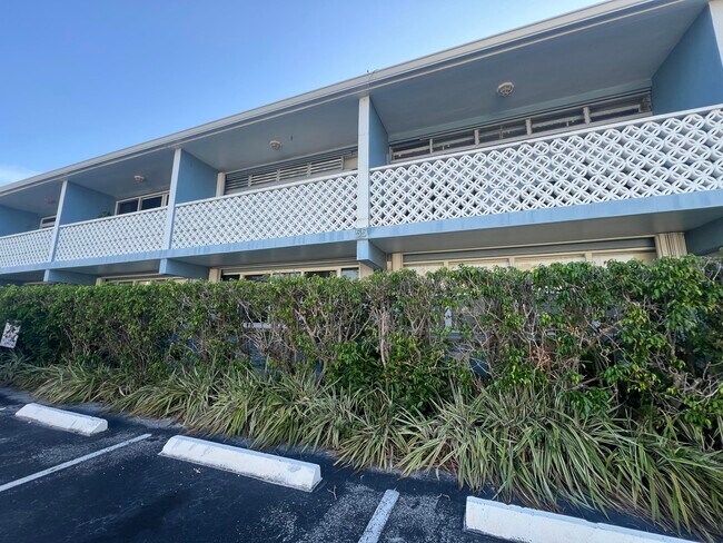Building Photo - 55 NE Spanish Trail