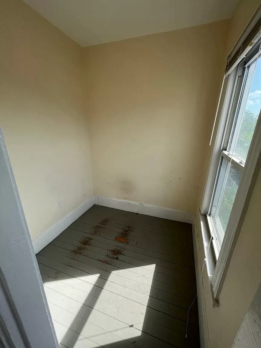 Building Photo - 10 Warren St