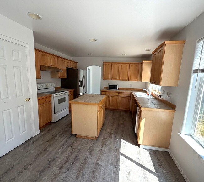 Building Photo - Large 4 bedroom 2.5 bathroom in Arlington
