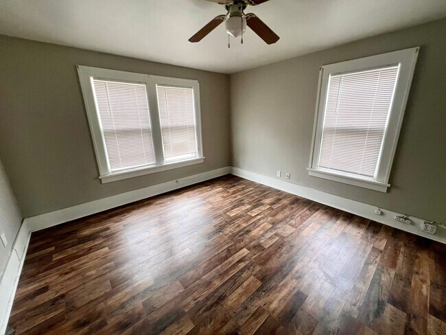 Building Photo - Sharon - 3 Bedroom 1.5 Bathroom - Cozy House