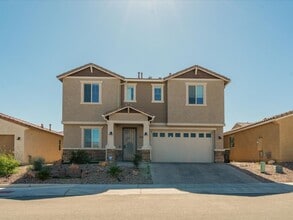 Building Photo - 3 Bedroom, 2.5 Bath