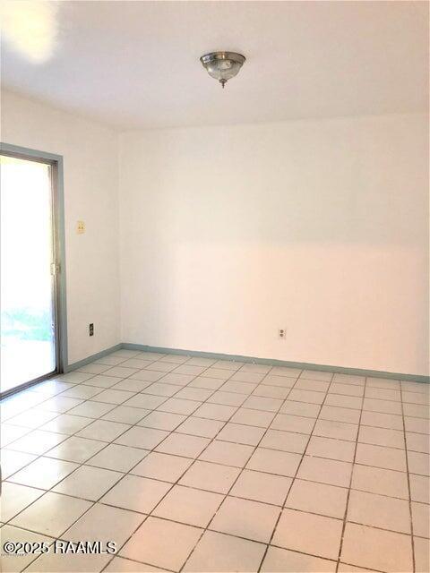 Building Photo - 121 Sorority Dr