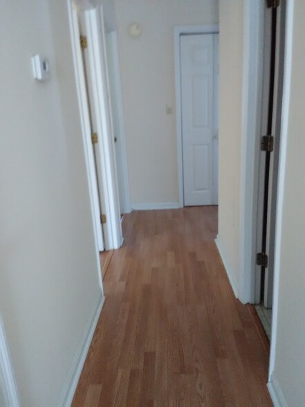 Building Photo - 626 Windcrest Dr