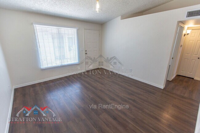 Building Photo - 3120 N 67th Ln