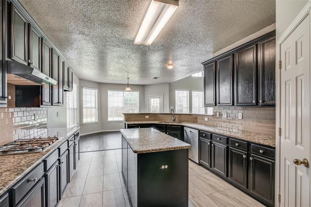 Building Photo - 1520 Eaglepoint Dr