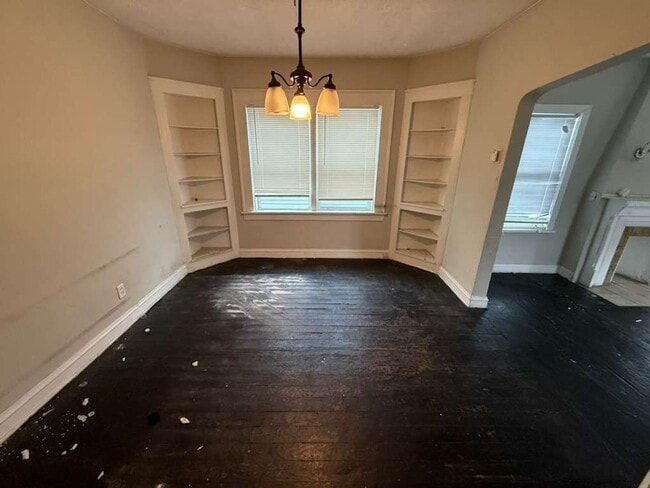 Building Photo - 3 BED, 1.5 BATH BEAUTIFUL   SINGLE- FAMILY HOME!