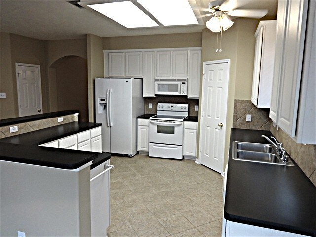 Building Photo - 3523 Pine Valley Dr