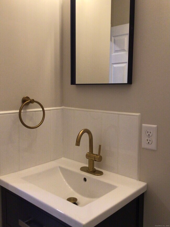 Building Photo - 30 Charles St