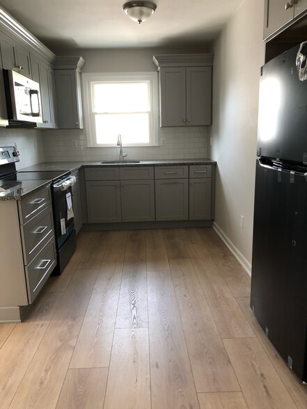 Building Photo - 148 Willow Ave