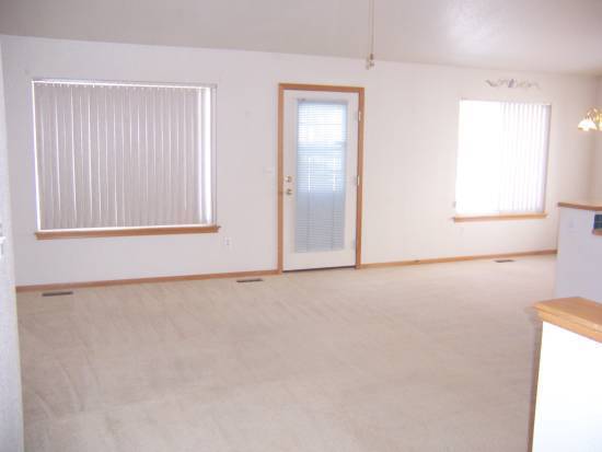 Building Photo - 421 Radiant Dr