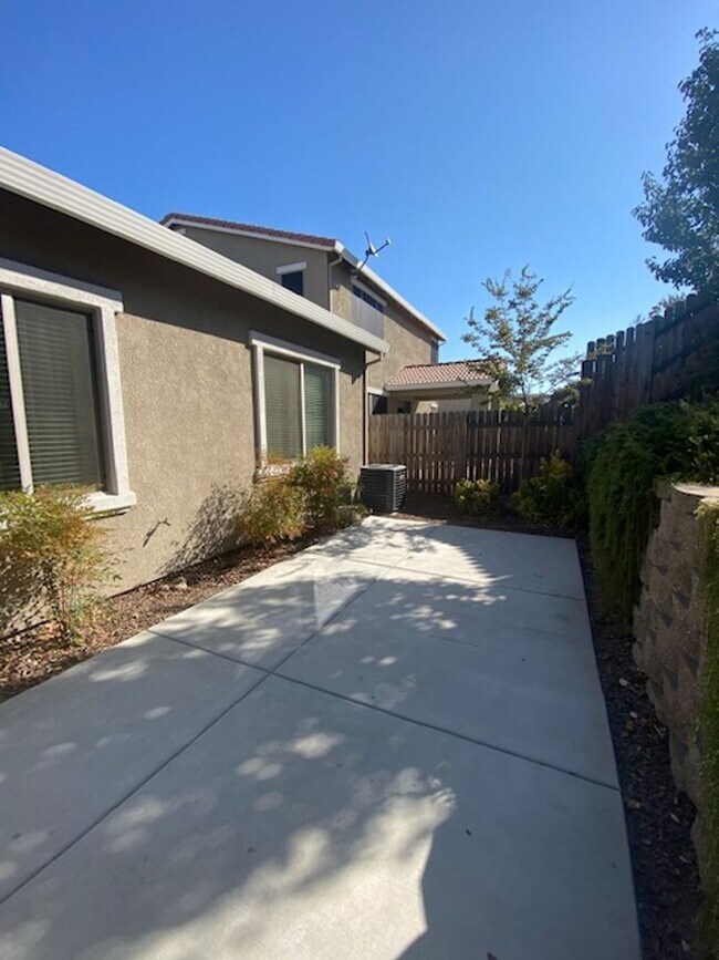 Building Photo - 2256 Ranch View Dr