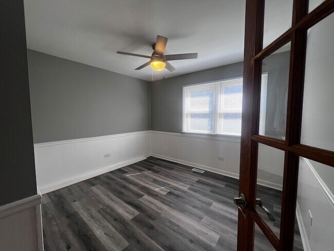 Building Photo - 516 Lincoln Ln
