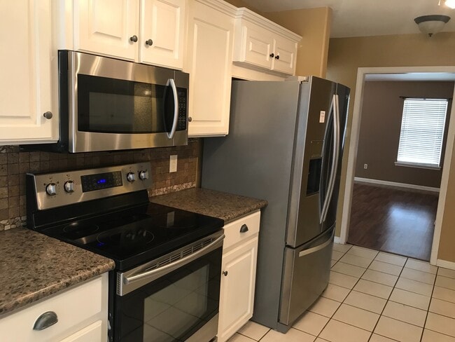 Building Photo - 24 Country Village Cir