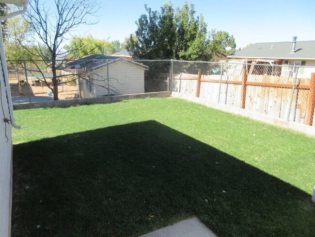 Building Photo - 3 bed, 2 bath Twin Home