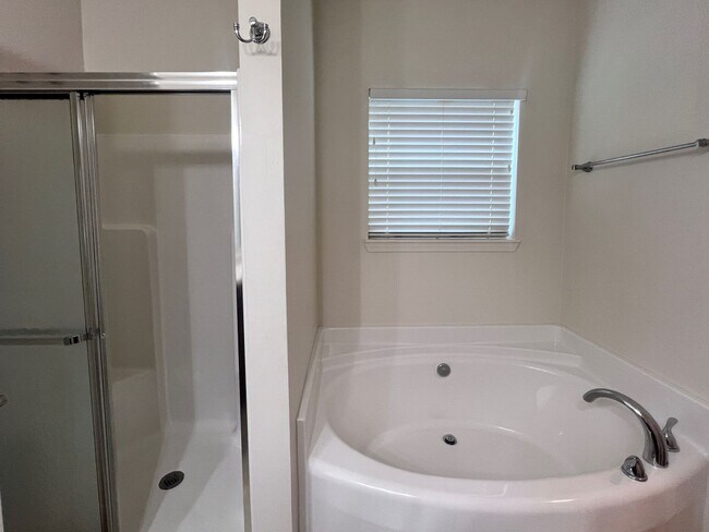 Building Photo - Newer Ranch Home in Avalon Bluff - 3 Bedrooms Plus a Den