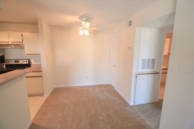 Building Photo - ORLANDO: Regency Gardens, AVAILABLE  NOVEM...
