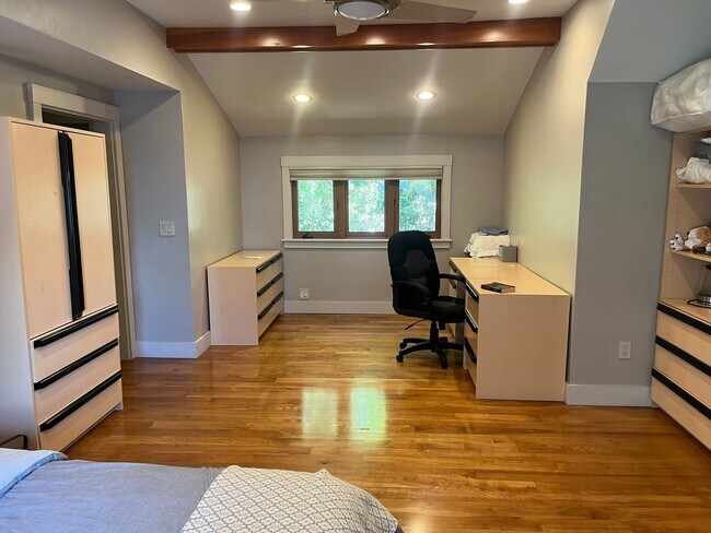 Building Photo - Luxury Furnished Monte Sereno Estate | Short-Term Executive Lease | Resort-Style Living