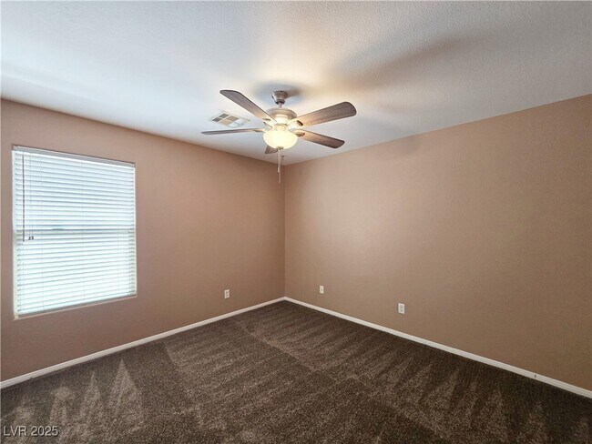 Building Photo - 10865 Wallflower Ave