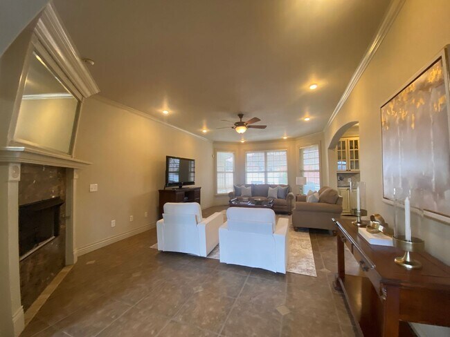 Building Photo - 3605 N Narcissus Ave