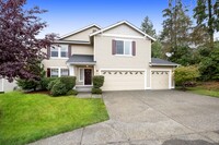 Building Photo - Beautiful 4 Bed 2.5 Bath Double Story Home...