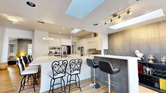 Building Photo - Move in Special Luxury 4 bedroom 4.5 bathr...