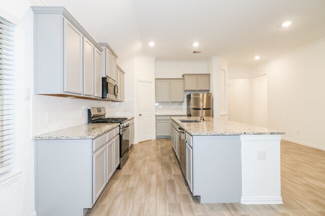 Building Photo - 14002 Oakdale Falls Ln