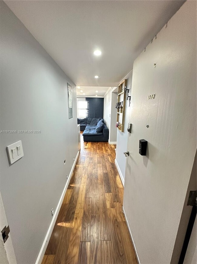 Building Photo - 401 Golden Isles Dr