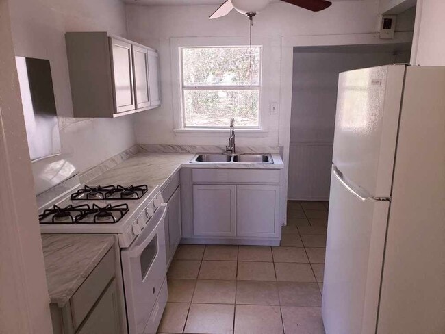 Building Photo - 1709 Duncan Ave