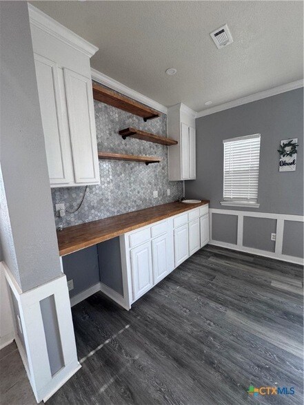 Building Photo - 701 Black Hills Trail