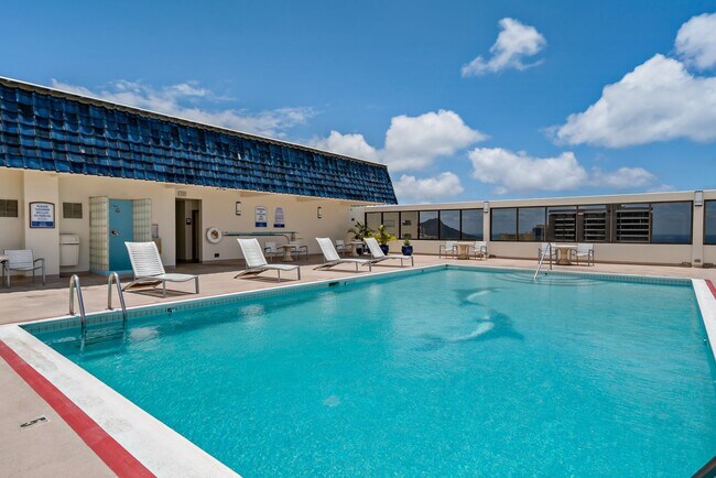 Building Photo - Remodeled One Bedroom One Bath at Villa on...