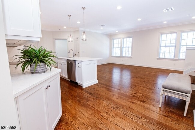 Building Photo - 29 Euclid Ave