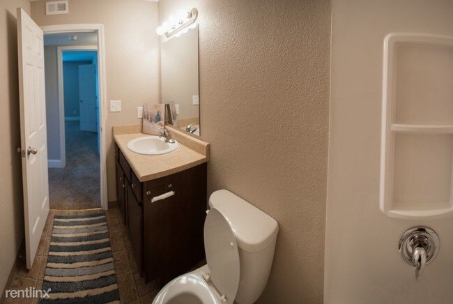 Building Photo - 1 br, 1 bath Apartment - Rosehill Pointe  - B
