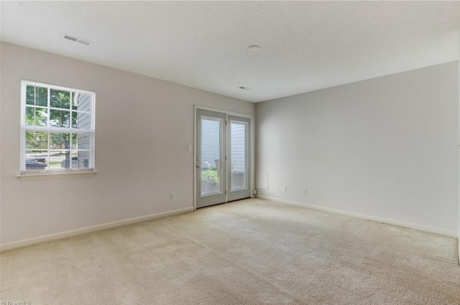Building Photo - Amazing 2 bedroom 2.5 bathroom townhouse i...