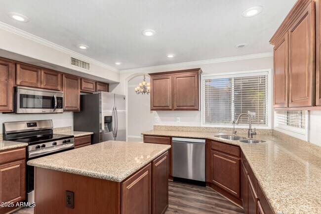 Building Photo - 3013 E Bighorn Ave
