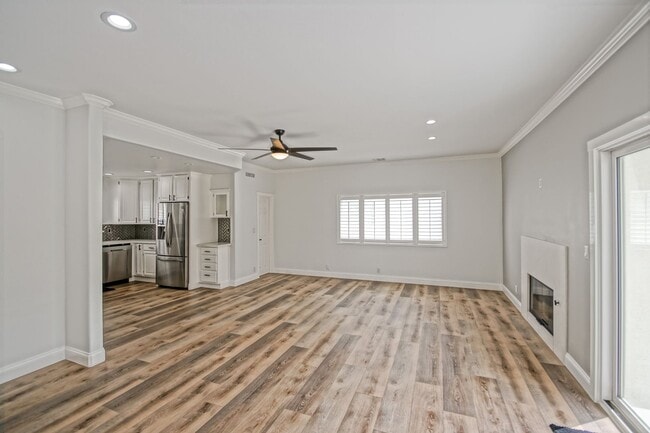 Building Photo - Beautifully Remodeled, Detached Front Town...