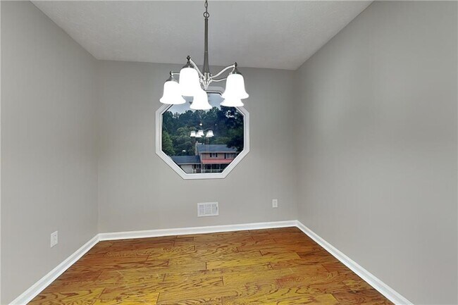 Building Photo - 2816 Quinbery Dr
