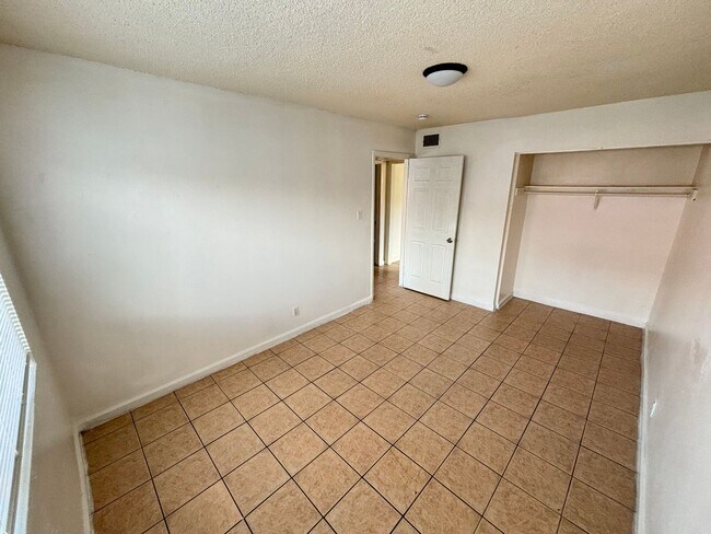 Building Photo - 520 S 13th St