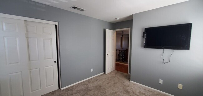 Building Photo - Beautiful House in the Lovely Fair Oaks Ra...
