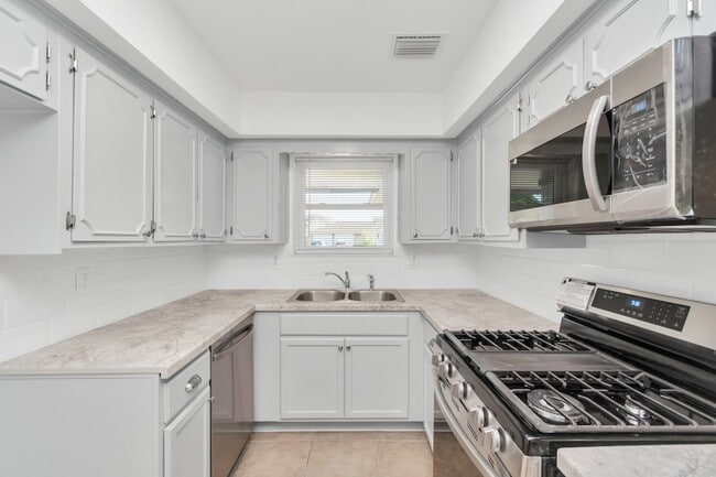 Building Photo - 12118 Ryewater Dr