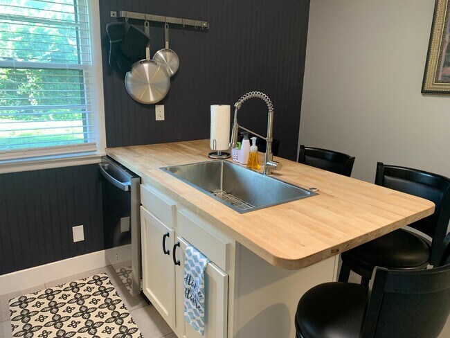 Building Photo - 2508 Braemore Rd