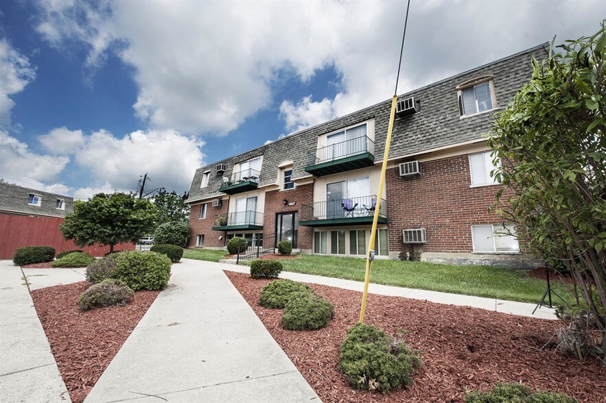 Delshire Apartments 4463 Glenhaven Rd Cincinnati OH 45238 Apartment