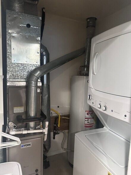 Building Photo - 4609 Tudor Dr