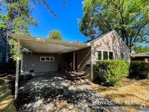 Building Photo - 5Bd home in a quiet neighborhood