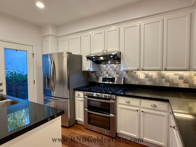 Building Photo - Gorgeous 3 bedroom, 2 and a half bathroom townhome in Hamilton Field for rent!