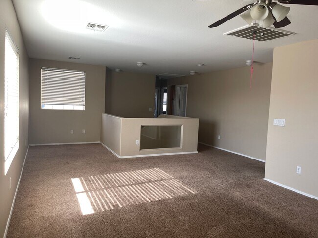 Building Photo - San Tan Valley, 4 bed, 3 bath, huge loft, 2300 sqft