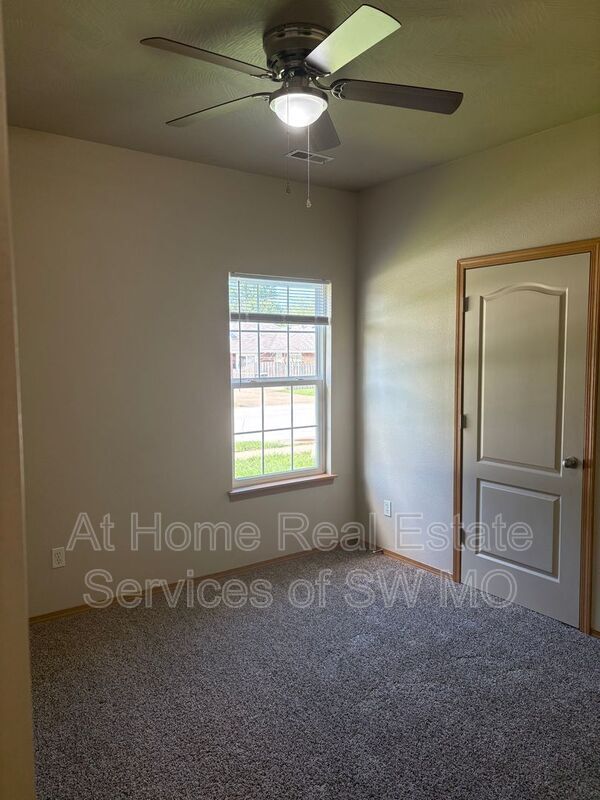 Building Photo - 616 S Rilynn