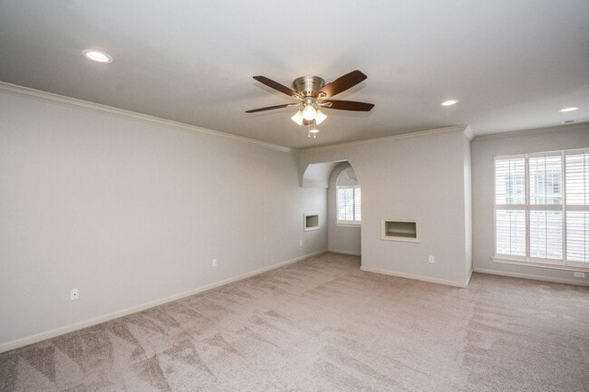 Building Photo - 2022 Fairview St