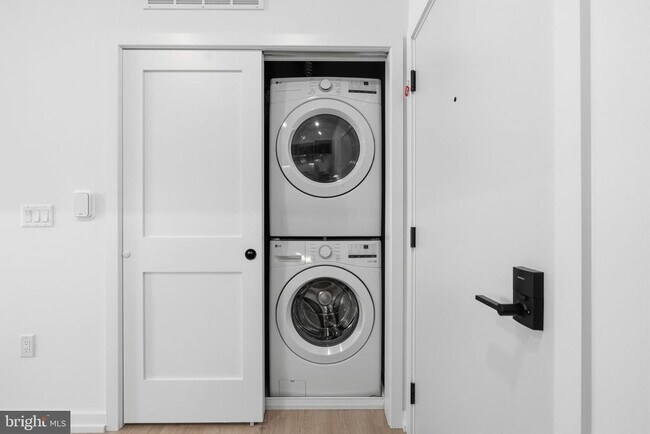 Building Photo - 203 S 13th St